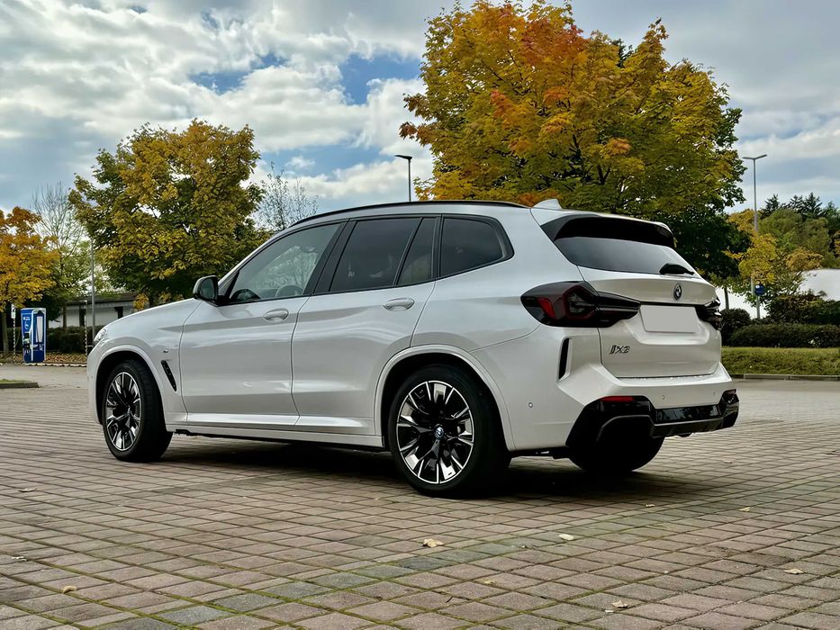 BMW iX3      2023