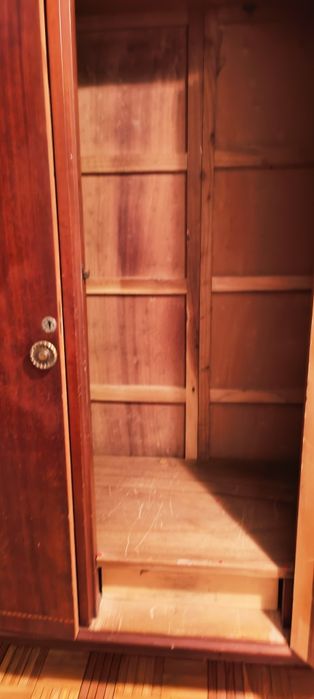 Roupeiro 3 portas em madeira