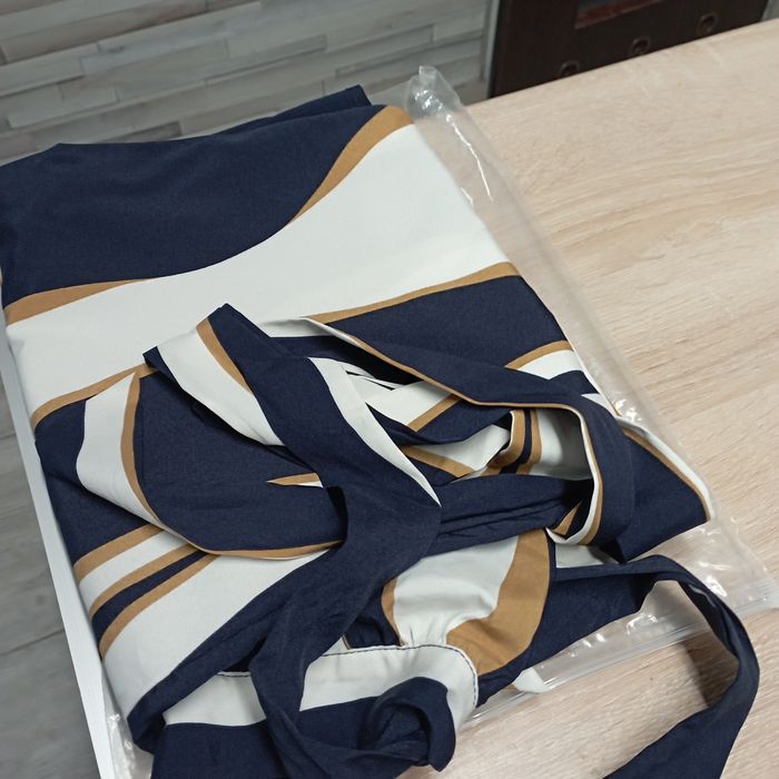 Sukienka nie wymaga prasowania