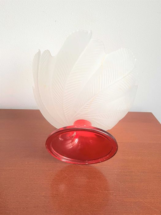 Fruteira em Vidro Branco com Folhas