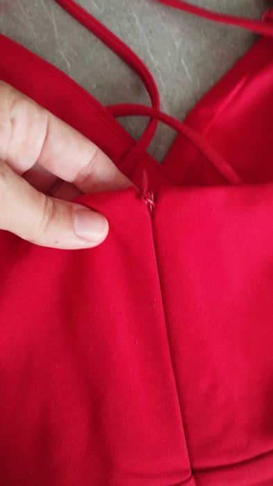 Vestido vermelho assimétrico cruzado novo super elegante