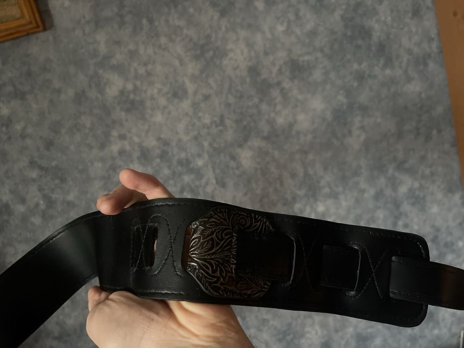 Гітарний ремень на електрогітару