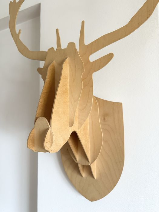 Cabeça de animal em madeira / escultura / decoração