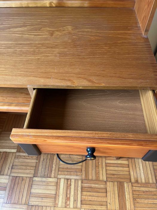 Secretaria com estante