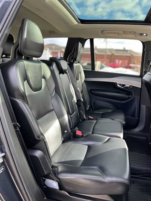 Volvo XC90      2021