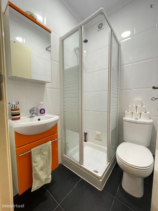 Quarto - localizado em Benfica Lisbon