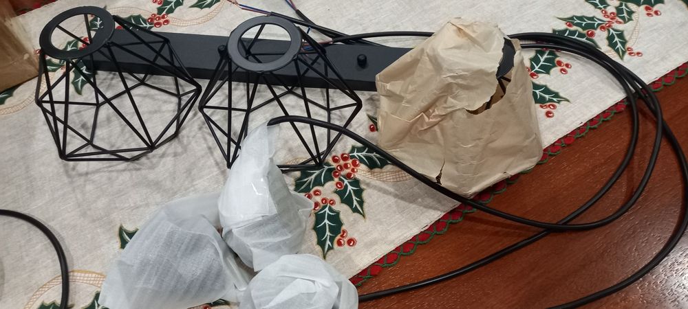 2 Candeeiros suspensos