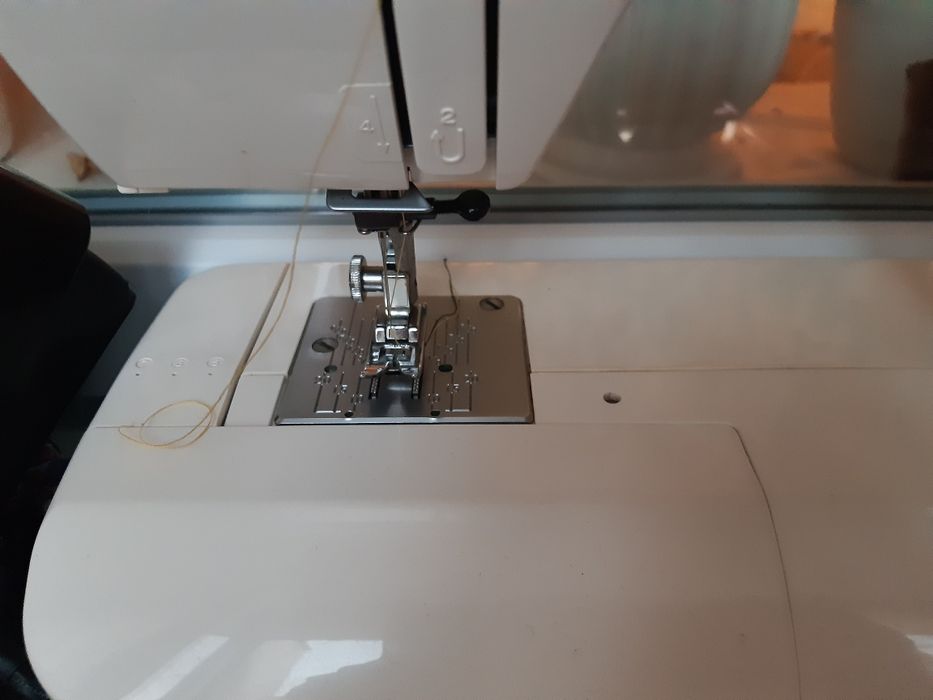 Швейна машинка elna 2110