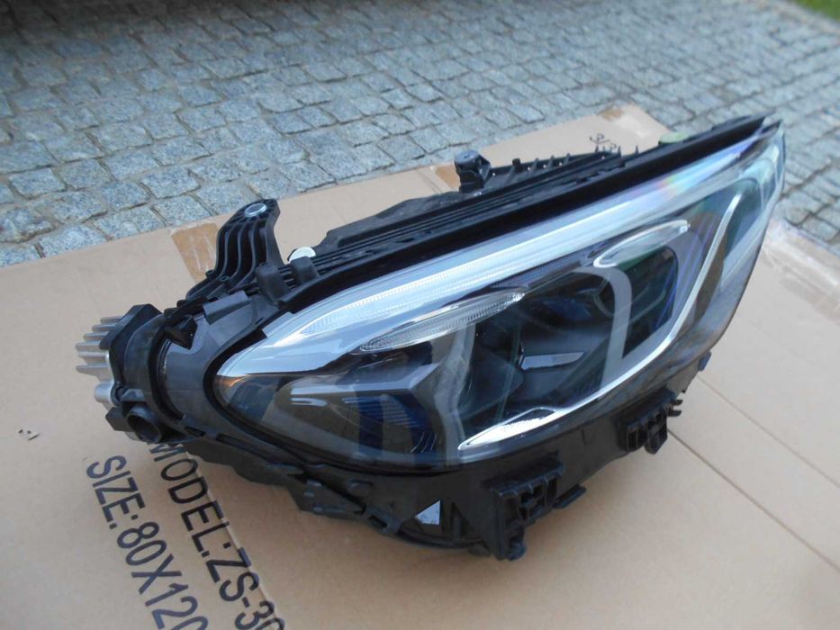 Farol direito led Mercedes GLC 2022 W254
