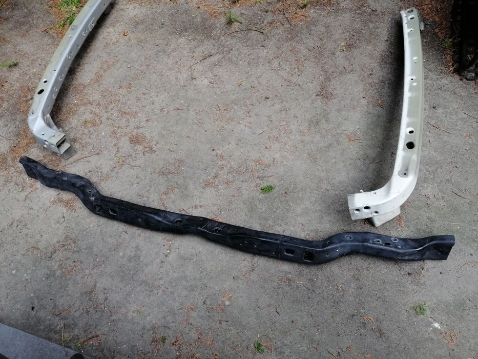 Dodge Ram błotnik prawy belka fartuch