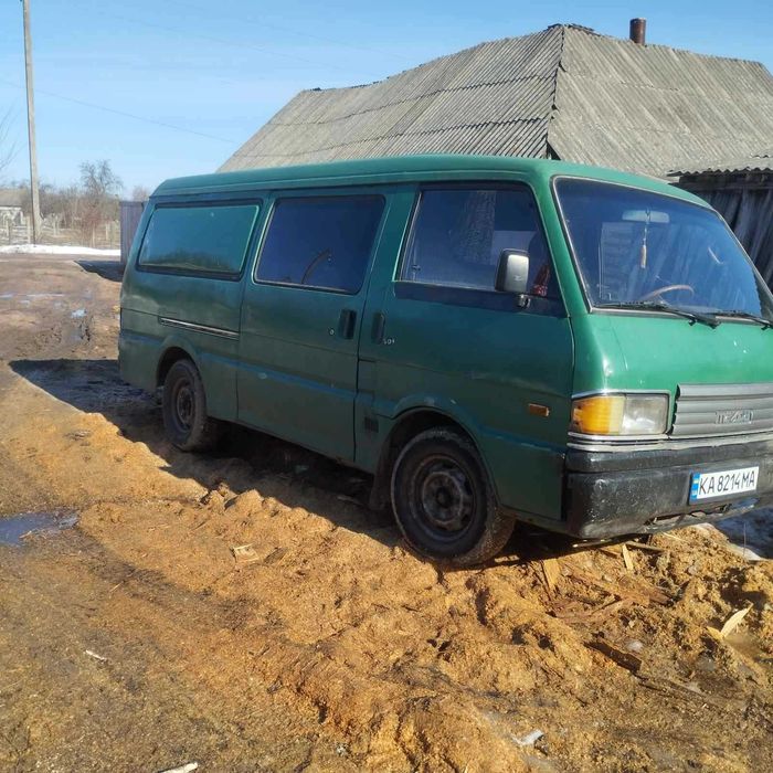 Продам (розбірка) mazda e2200