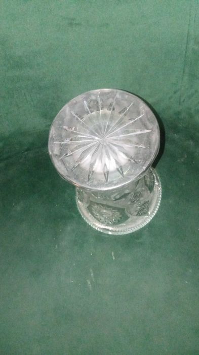 Kryształowy wazon z czasów PRL