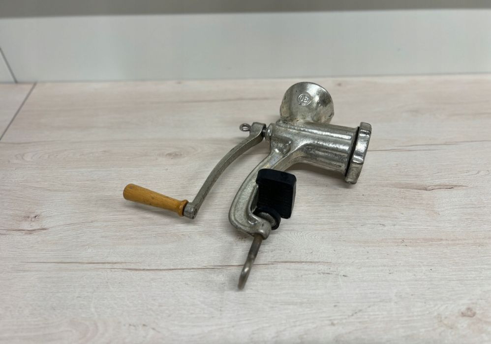 Maszynka do mielenia mięsa wyciskarka ALFA 1 8 oryginał PRL