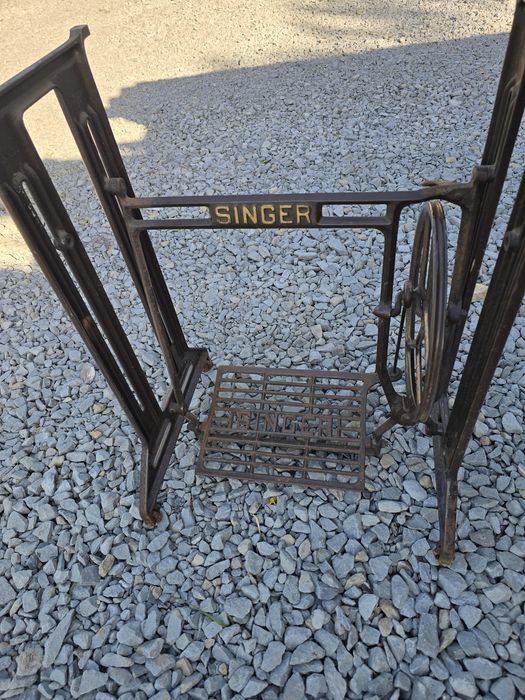 Żeliwna podstawa Singer loft industrial vintage