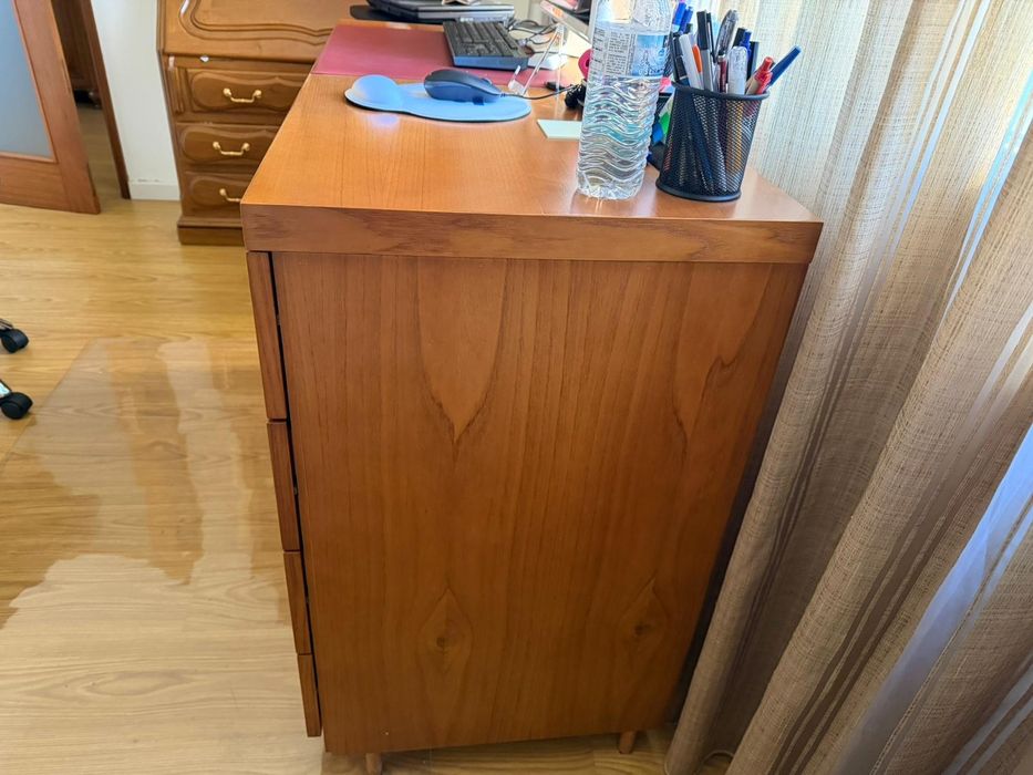 Secretária em madeira maciça