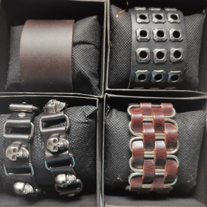 Pulseira Silicone Bracelete Banda Doors Floyd Stones Metallica AC/DC