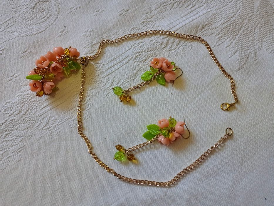 Персиковое нарядное платье размер S + украшение