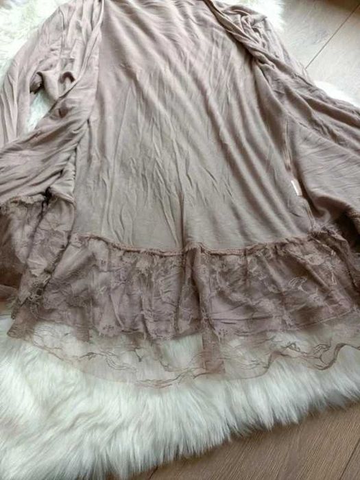 Beżowy kakaowy kardigan tiulowa falbanka S M