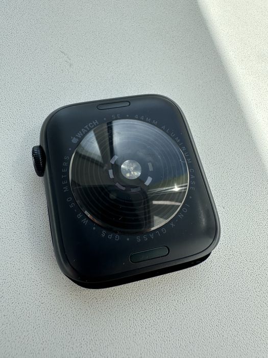 apple watch SE 2 44mm