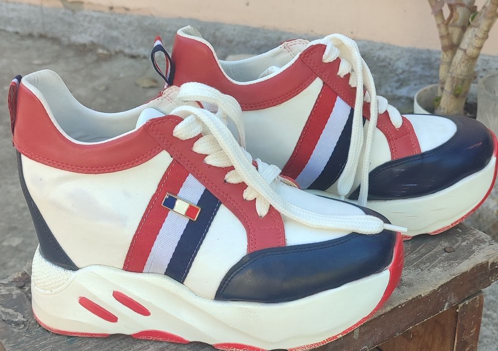 Кросівки на високому ходу