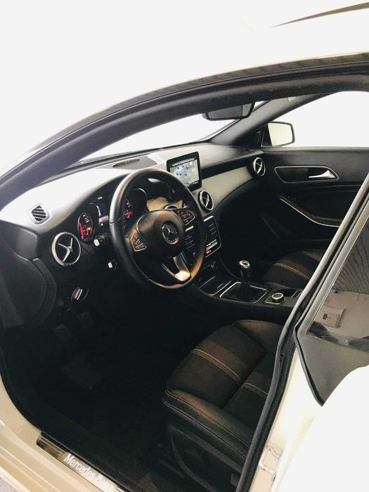 Mercedes Benz  CLA 200d Shooting Brake Night
