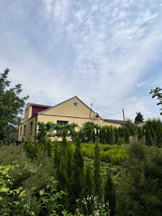 2 будинки+виробниче двоповерхове приміщення на території