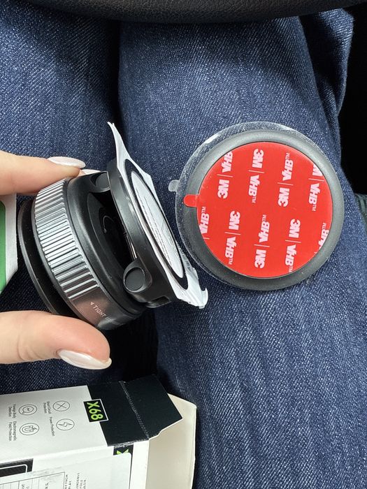 Магнітний тримач для телефона в машину авто