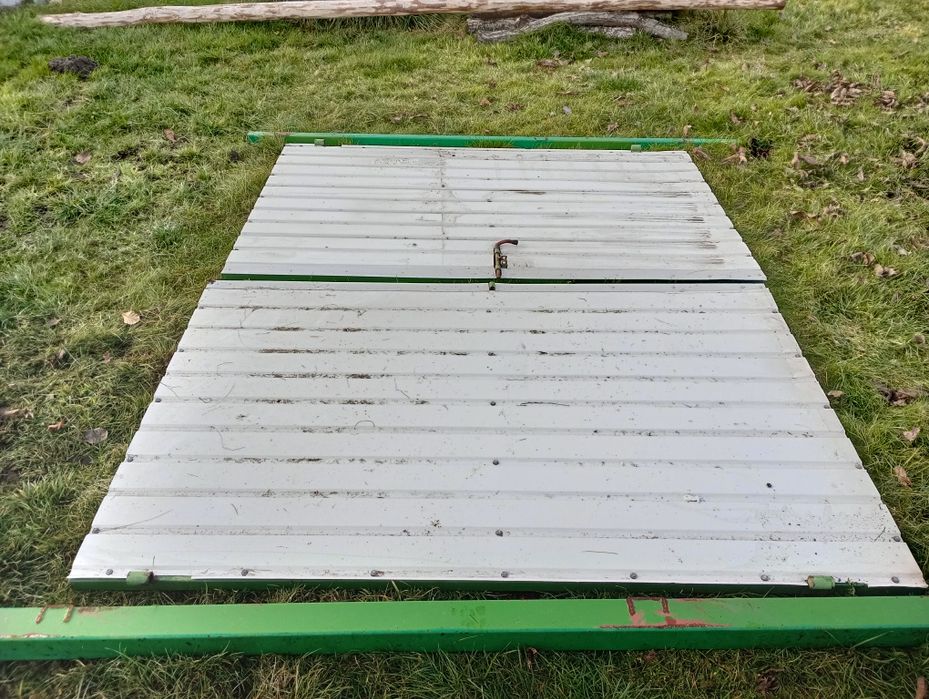 Brama + płyty warstwowe