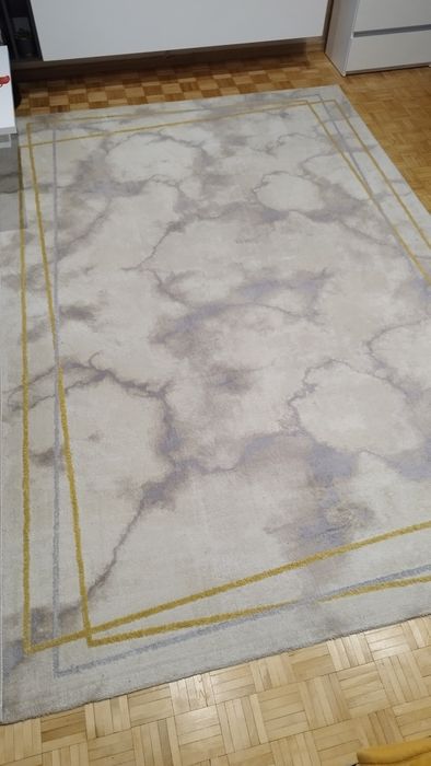 Sprzedam dywan w bardzo dobrym stanie