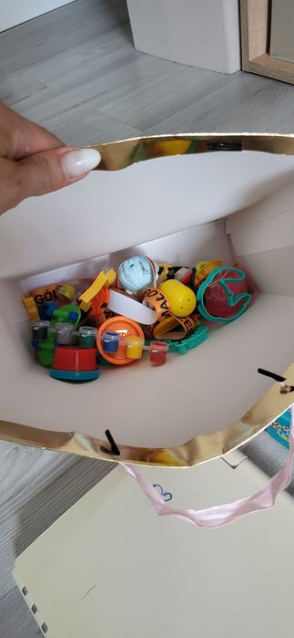 Zabawki,puzzle, książki