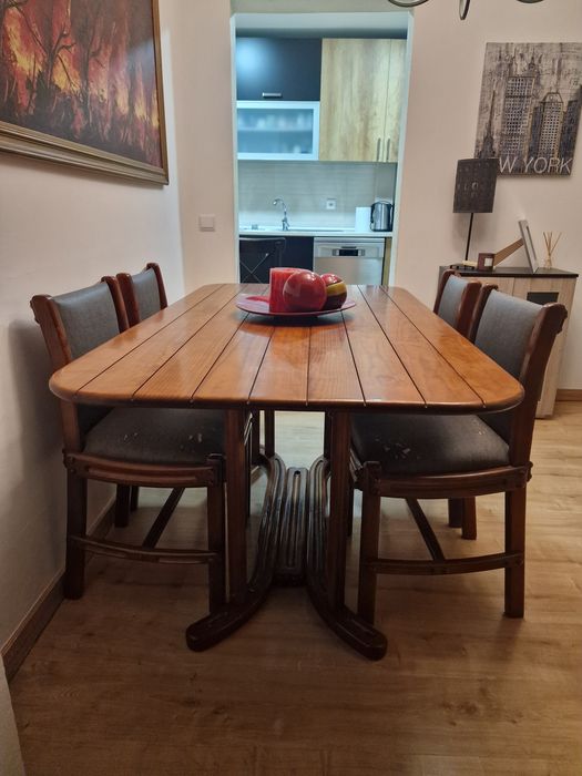 Conjunto de estante, mesa e aparador