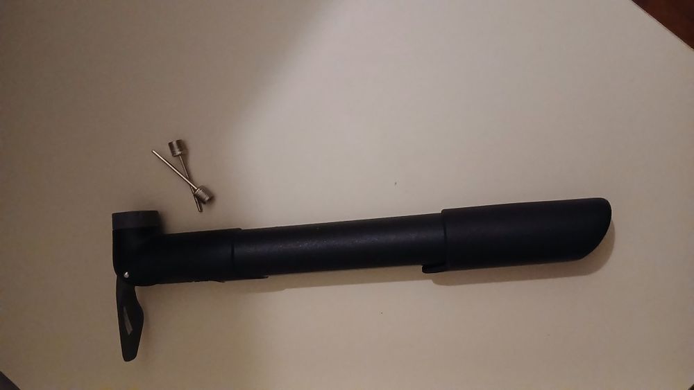 Bomba para bicicletas e bolas