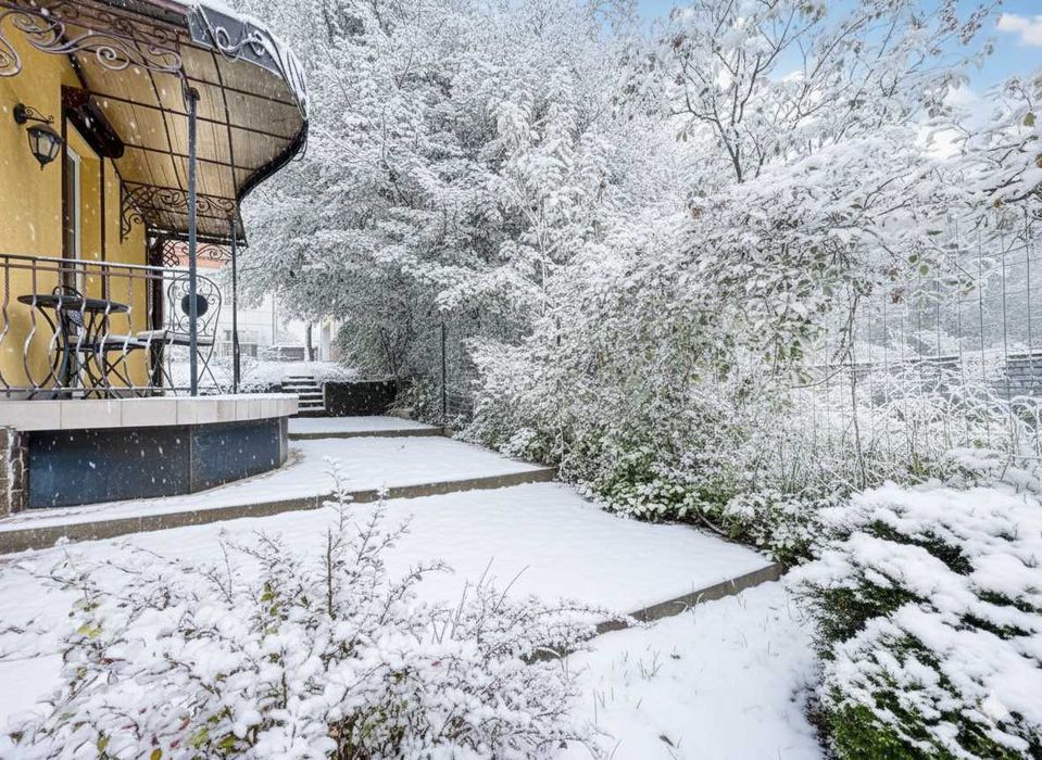 Квартира в особняку 128м.кв. + укриття 47м.кв. + гараж + своє подвір'я