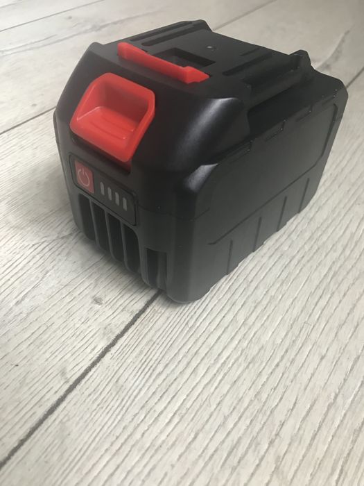 Батарея. Посадка  макіта 7.4