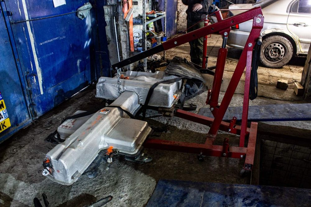 Ремонт електро автомобілів та батарей.