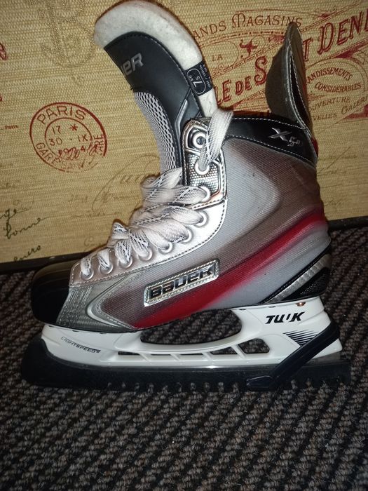 Коньки  хокейные Bauer