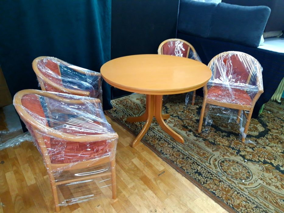 Zestaw stół i 4 krzesła. Zestaw w idealnym stanie