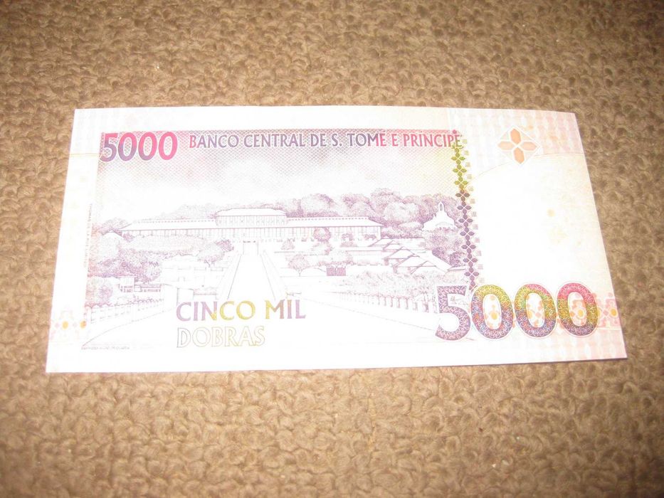 Nota de São Tomé e Príncipe "5000 Dobras" UNC