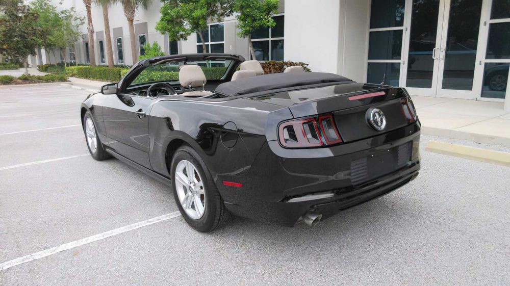 Ford Mustang      2014