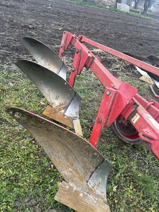 Плуг 3 х корпусний