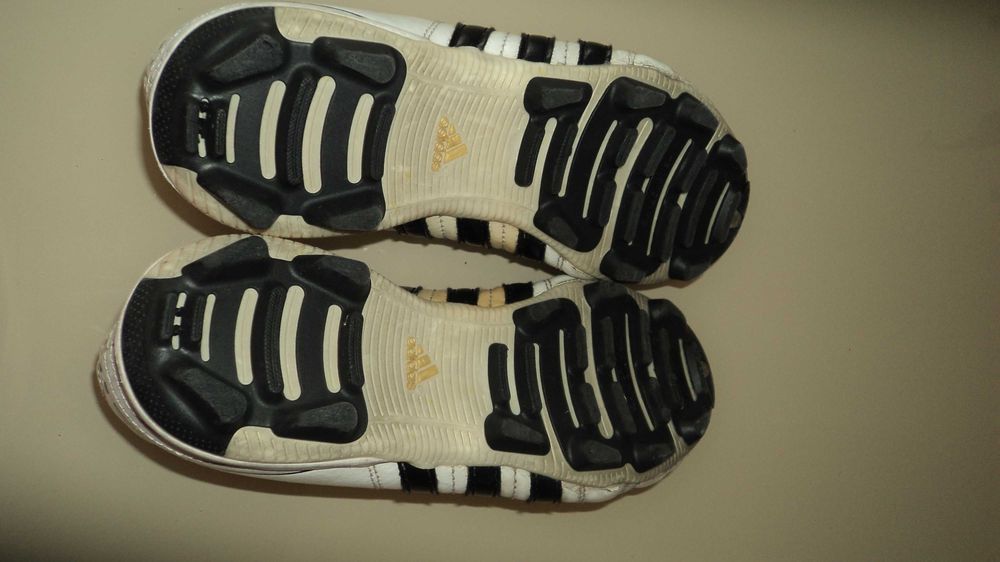 Chuteiras futebol da marca Adidas, n.º 36