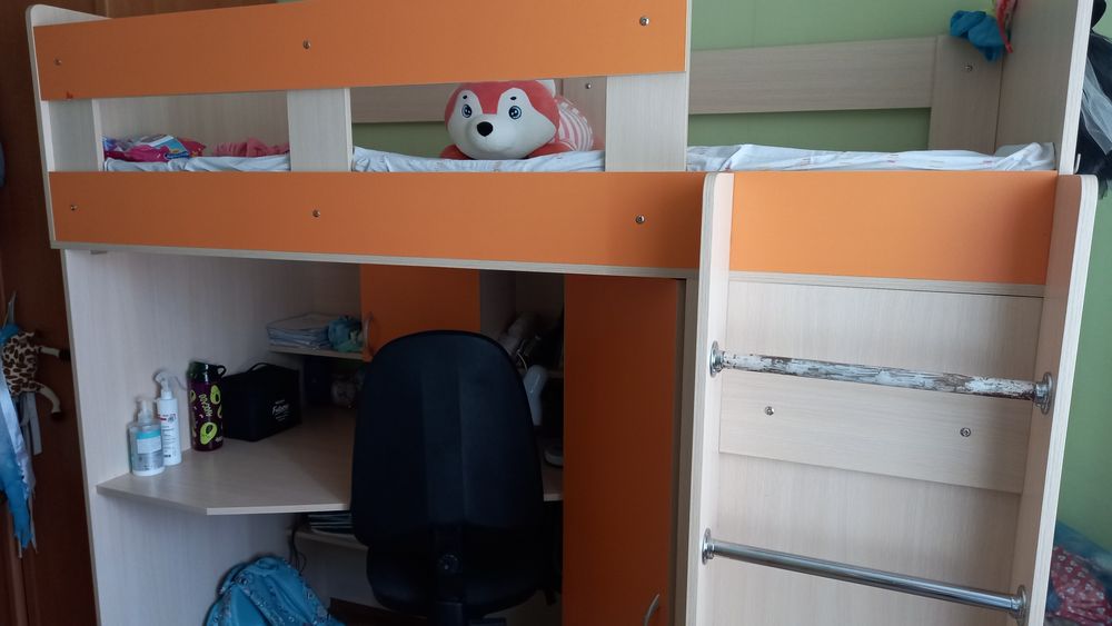 Продам кровать чердак с рабочей зоной