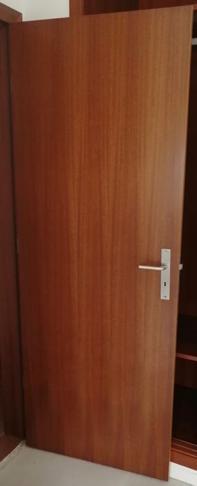 1 porta interior sem aduelas