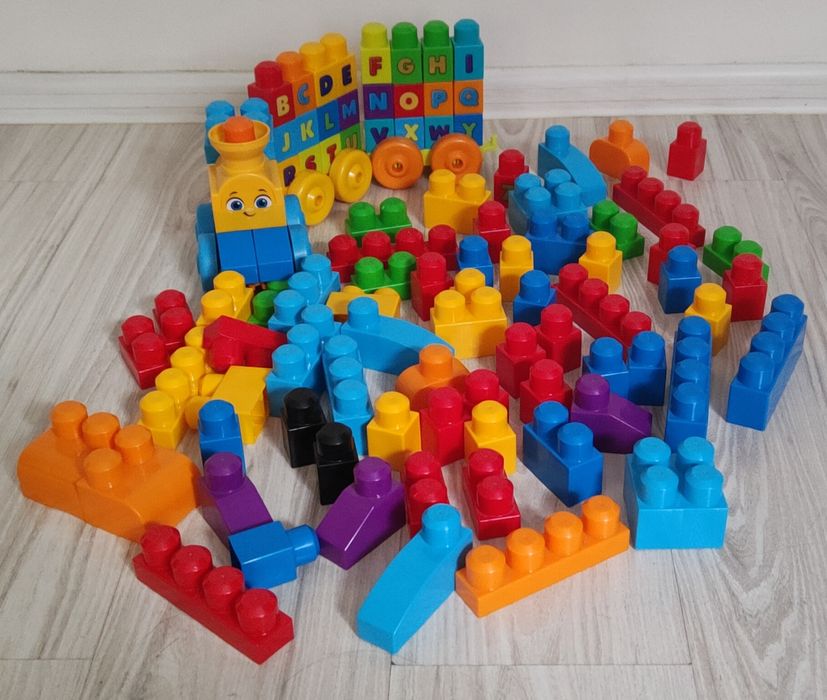Mega Blocks grający pociąg + klocki