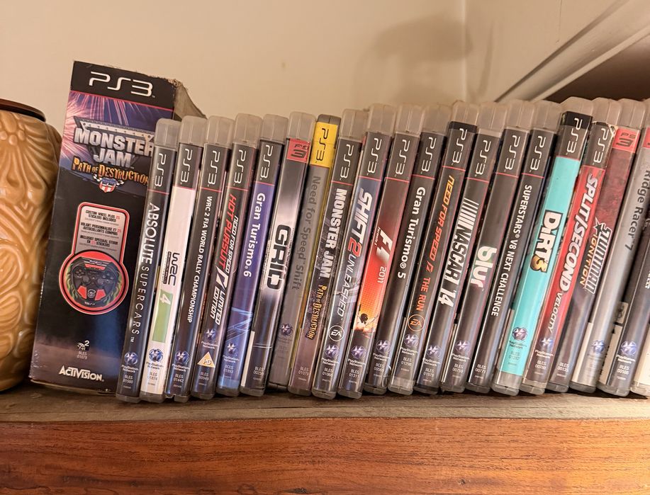 PlayStation 3+Volante c/pedais+31 jogos