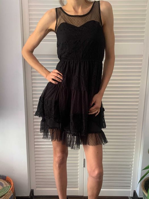 Sukienka na Sylwestra czarna koronka