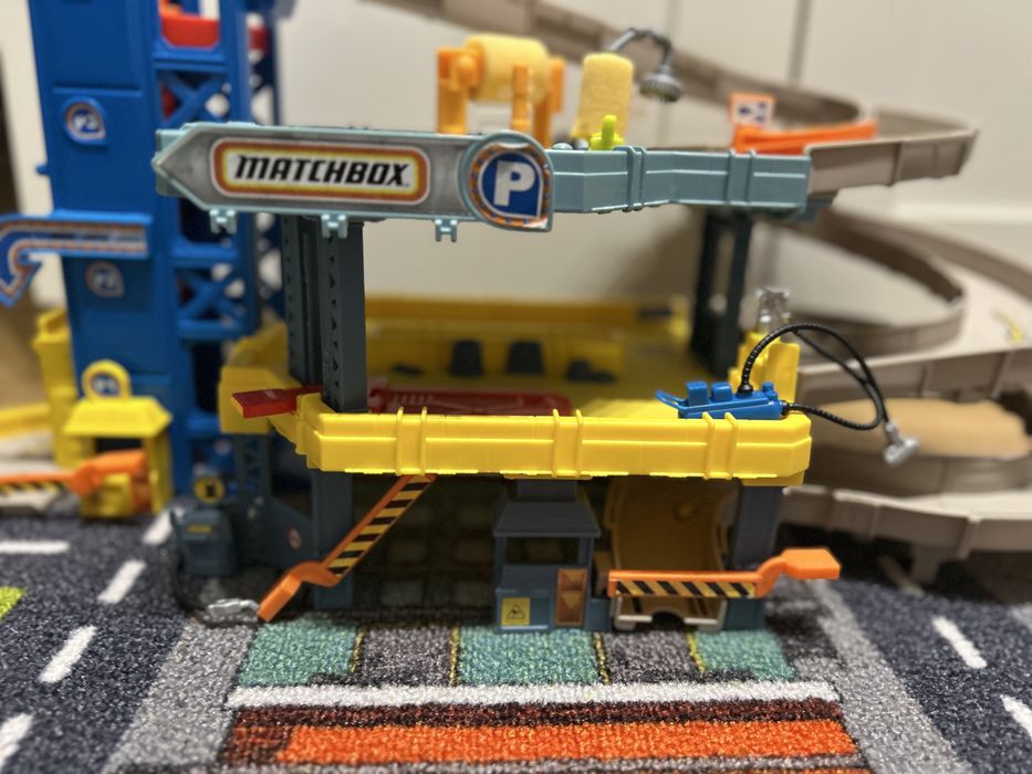 Matchbox Zestaw Garaż 3-poziomowy tor samochodowy dla dzieci