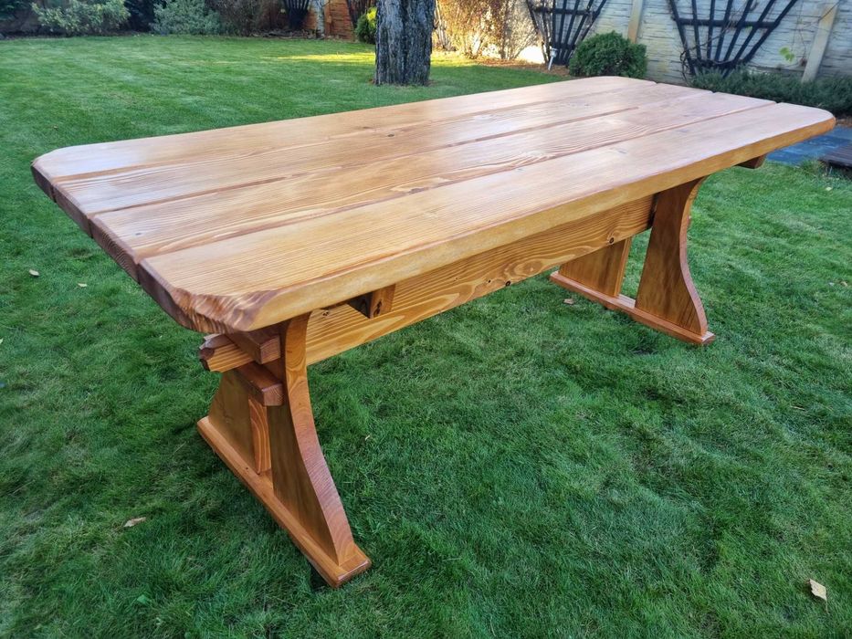 Drewniany masywny stół z litego drewna