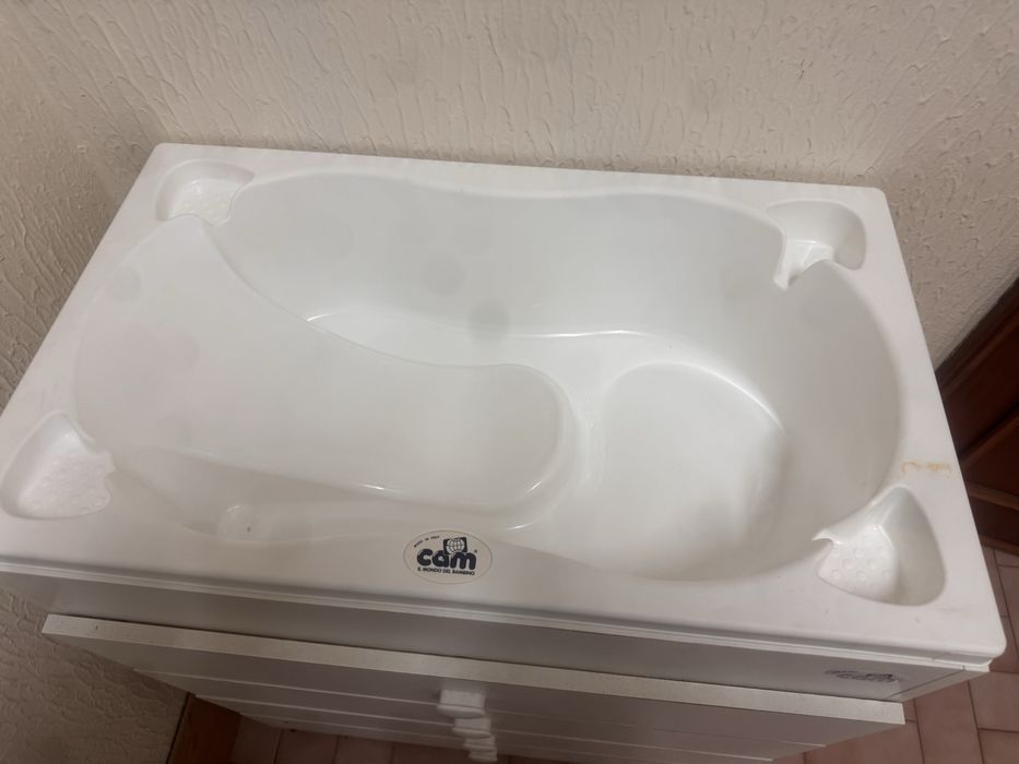 Movel com banheira de bebé