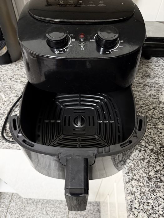 Vendo air fryer em excelente estado